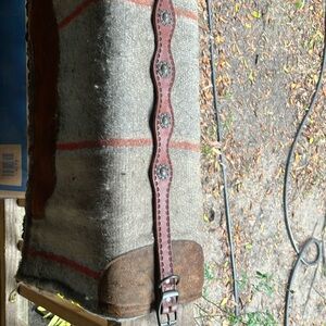 Weavers leather and conches size 25